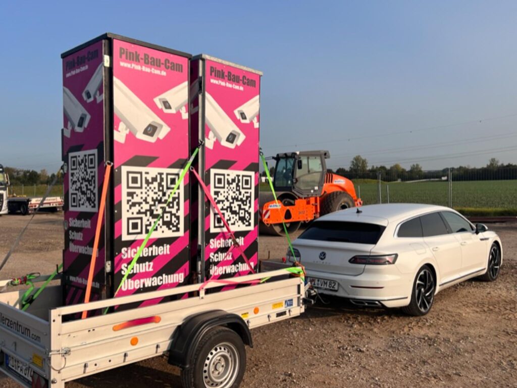 Anlieferung von 2 Videotürmen in Düsseldorf